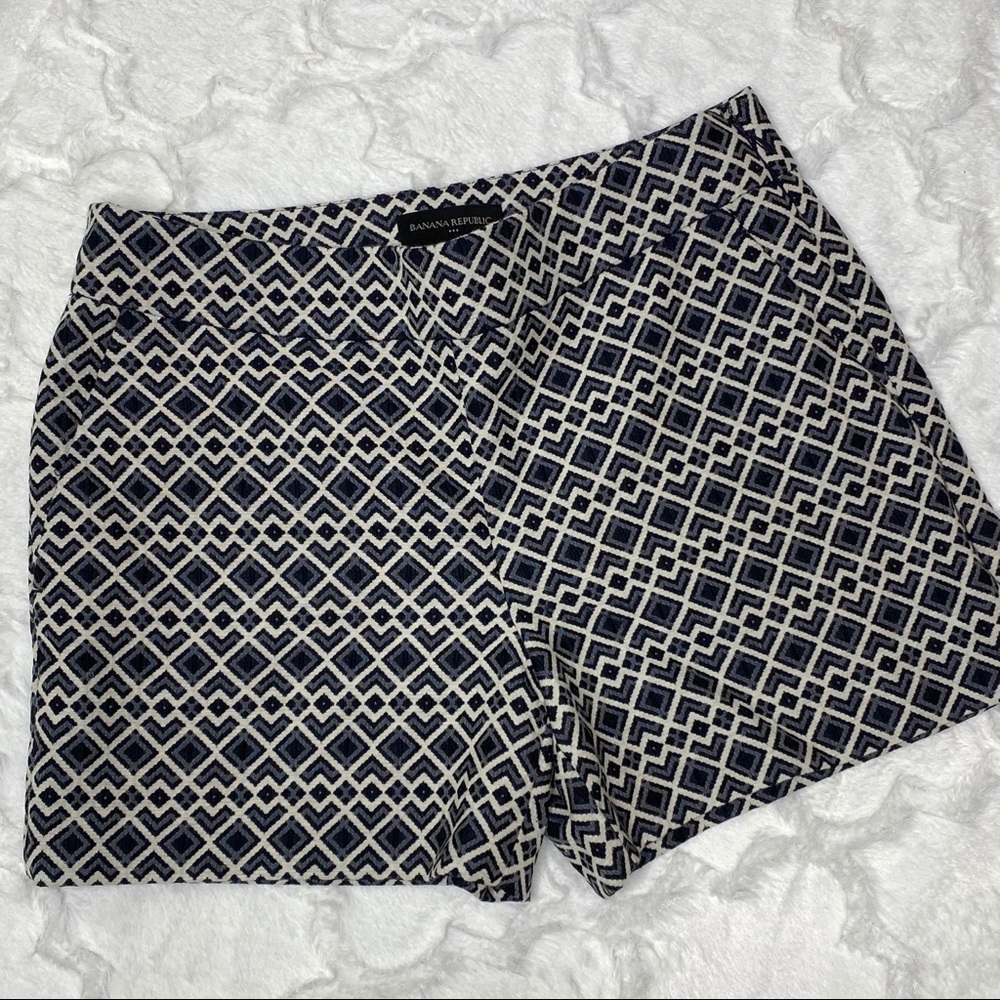 Banana Republic ikat jacquard navy white shorts